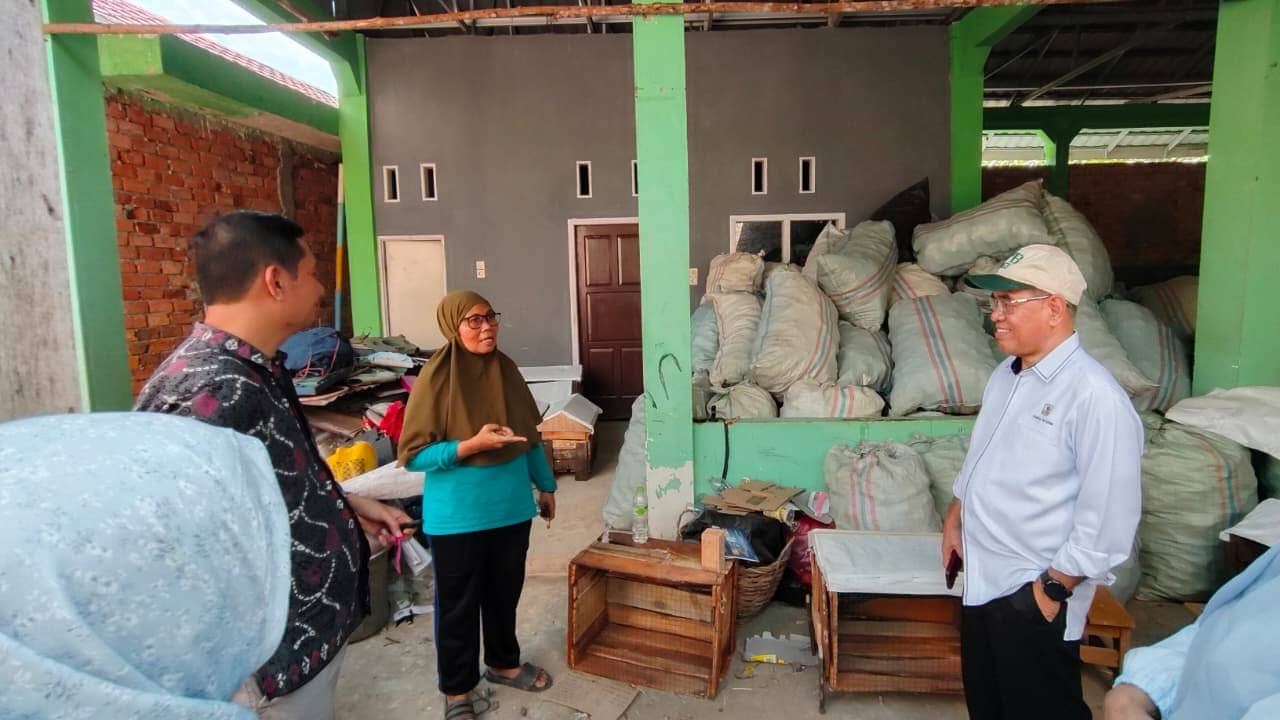 Supervisi riset di Kelurahan Legok Danau Sipin