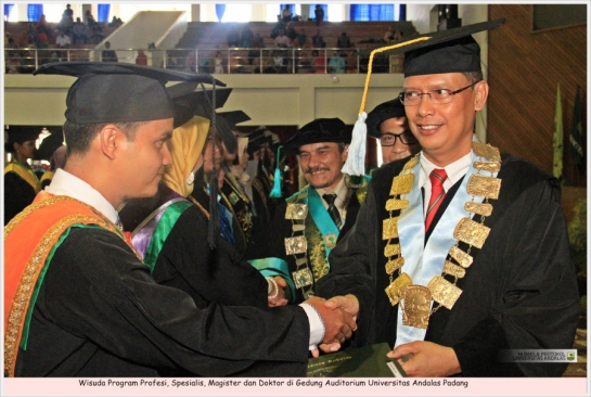 Unand Luluskan 610 Wisudawan Pascasarjana (en-GB)